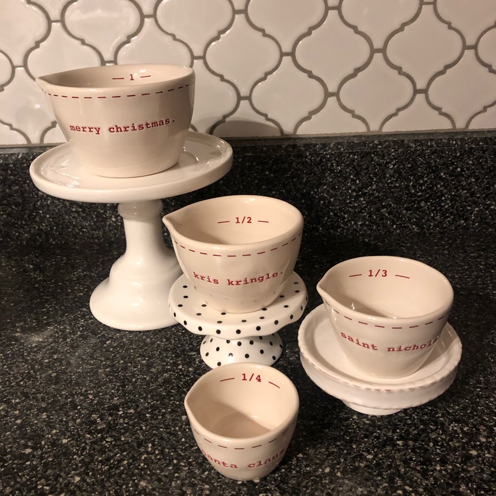 Rae Dunn stitch Mr. Claus measuring cups! 🎅🏻